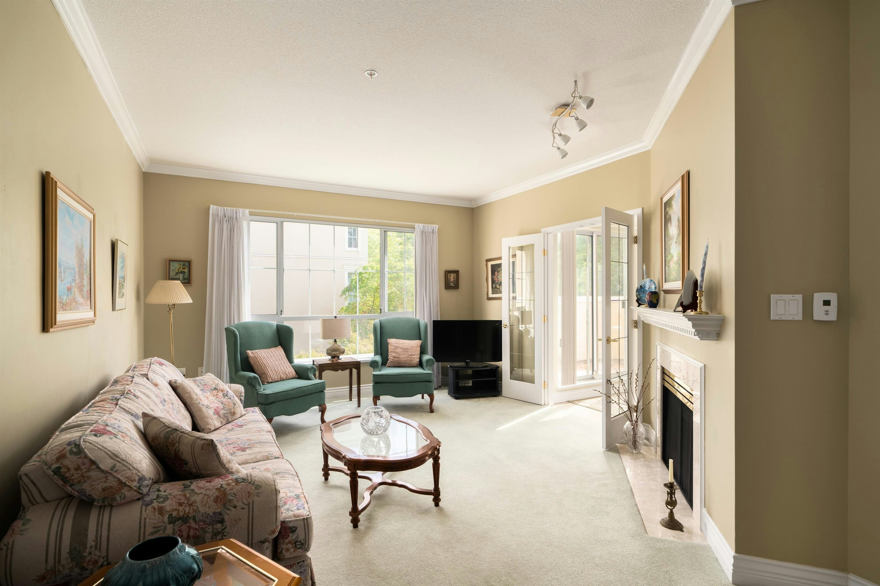 315-2985 Princess Crescent - 3