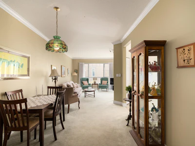 315-2985 Princess Crescent - 2