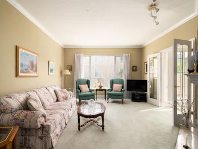 315-2985 Princess Crescent - 5