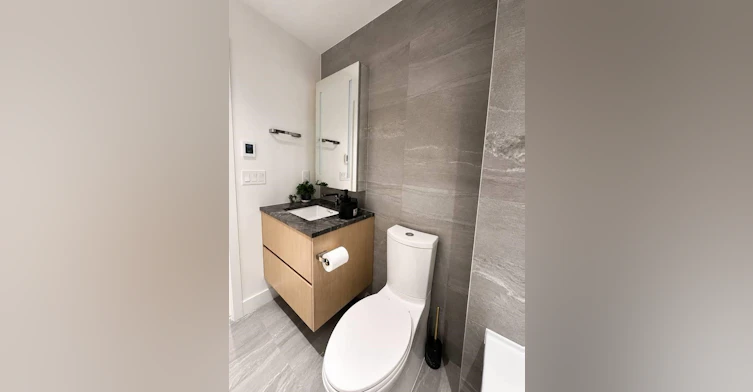 310-777 Harbour Way, North Vancouver, BC, V6P 0G1 - 11