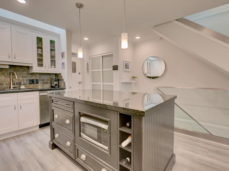 1360 W 8th Avenue, Vancouver, BC, V6H 4A6 - 9
