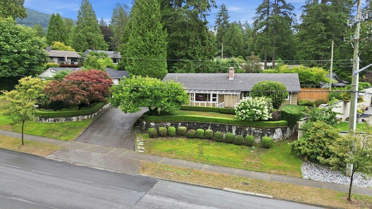 3250 Delbrook Avenue, North Vancouver, BC, V7N 3Y5