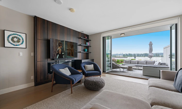 TH210-210 Salter Street