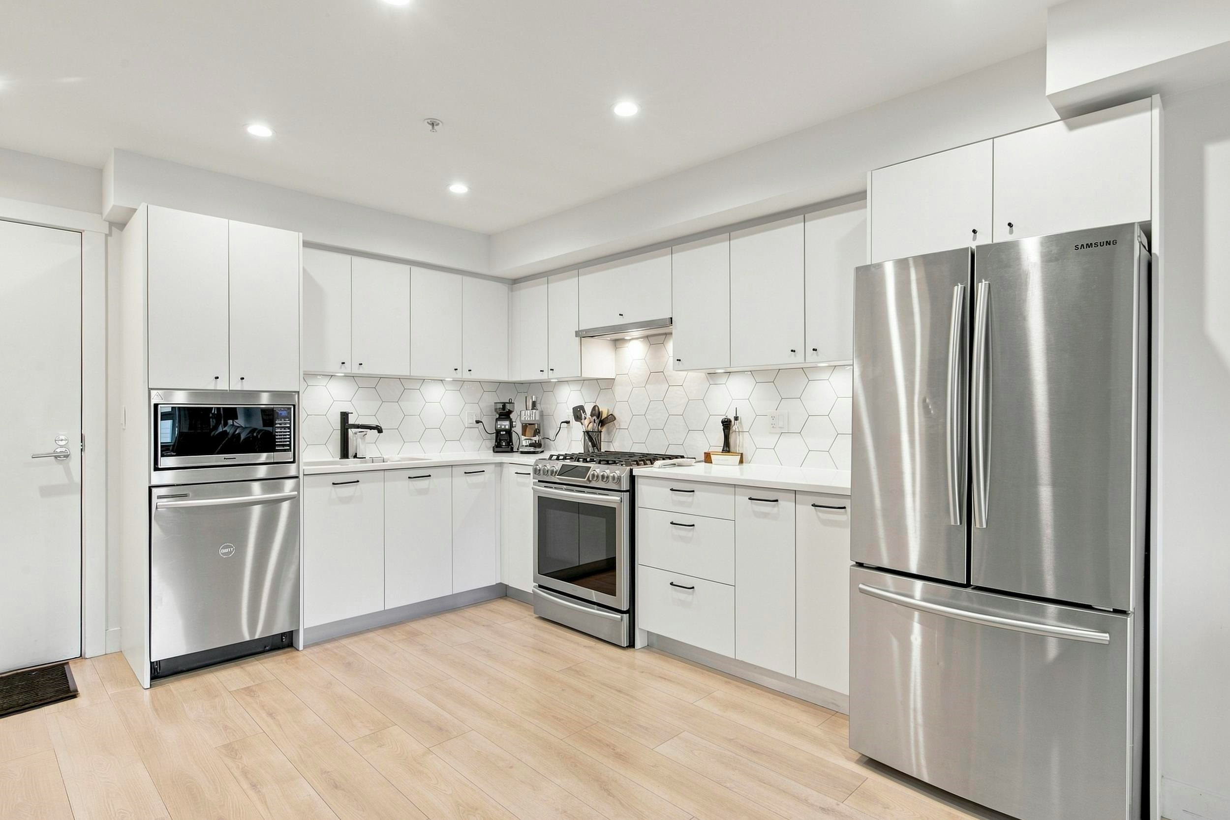 305-1519 Crown Street, North Vancouver, BC, V7J 1G6