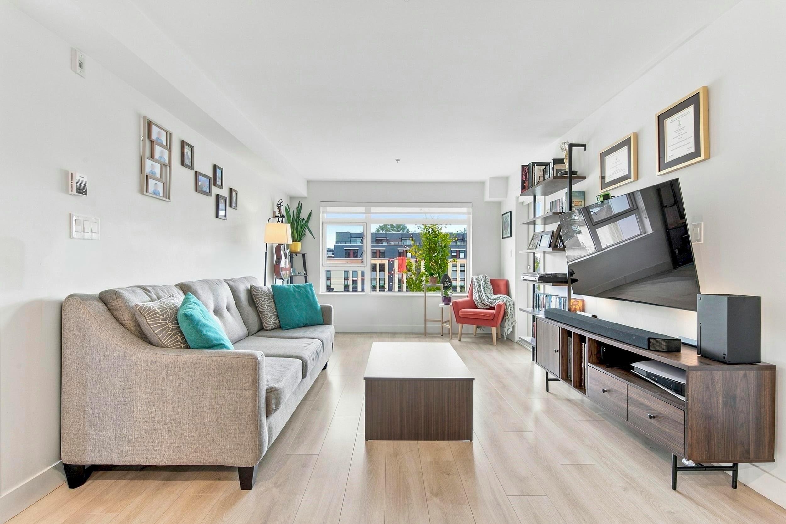 305-1519 Crown Street - 3
