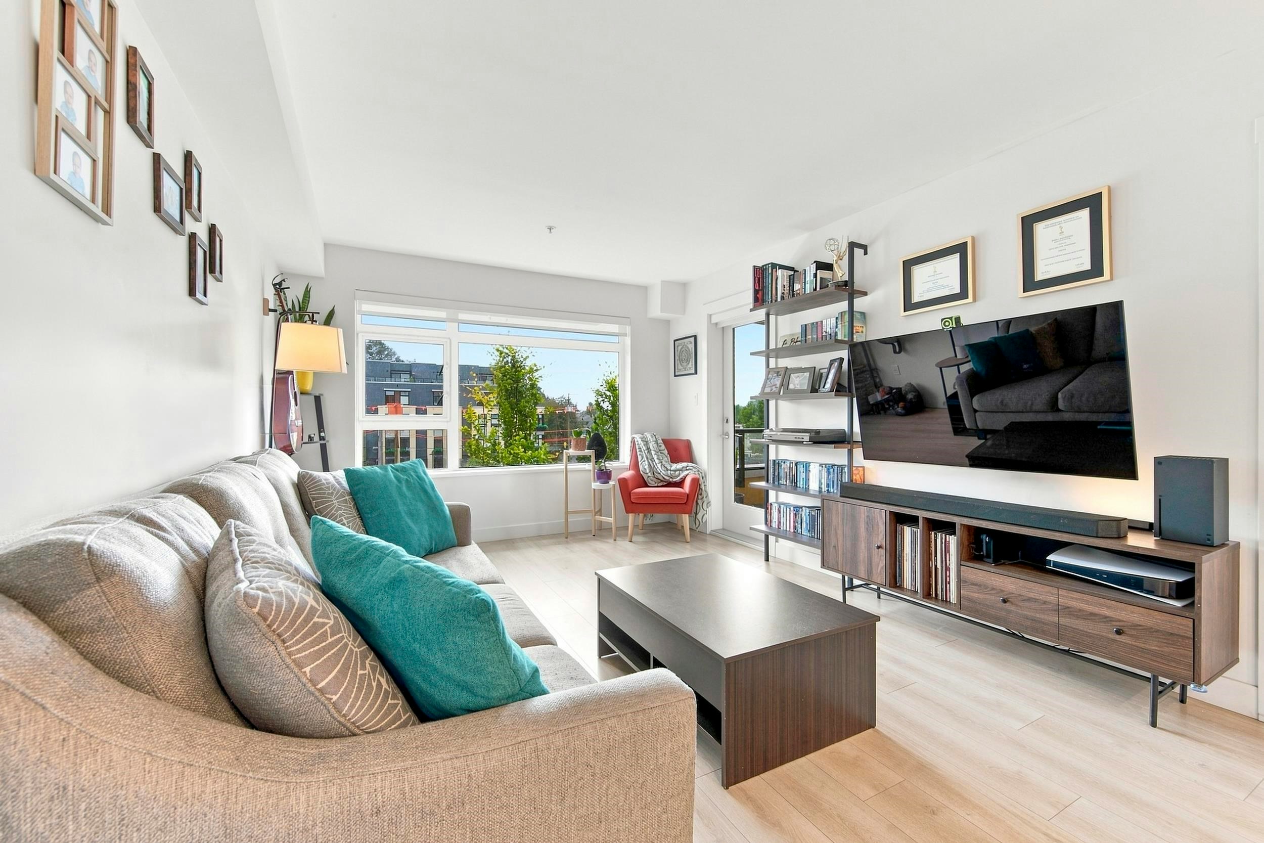 305-1519 Crown Street, North Vancouver, BC, V7J 1G6