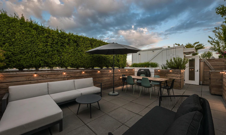 406-2508 Fraser Street
