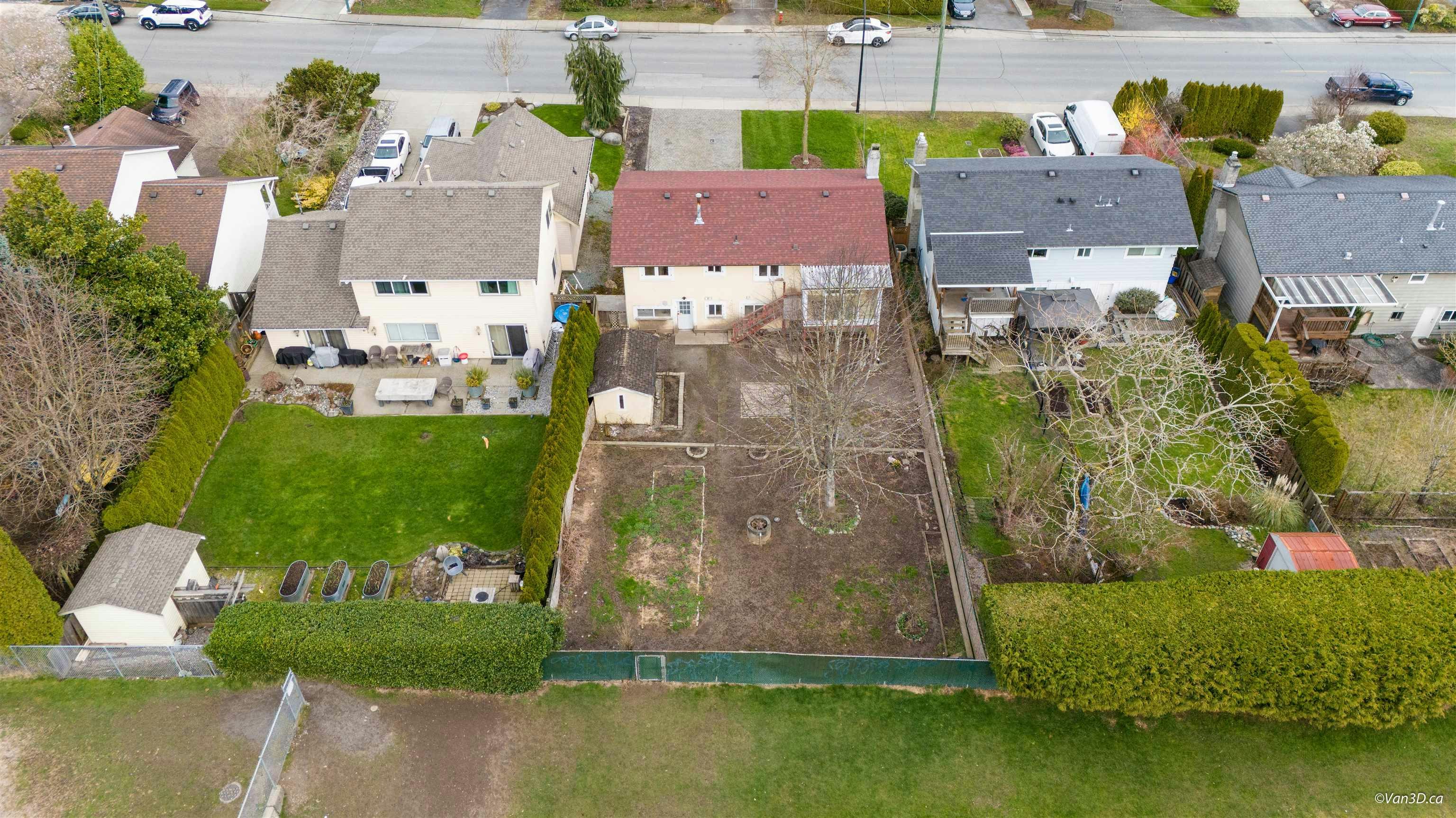 15894 Thrift Avenue, Surrey, BC, V4B 2M8 - 2