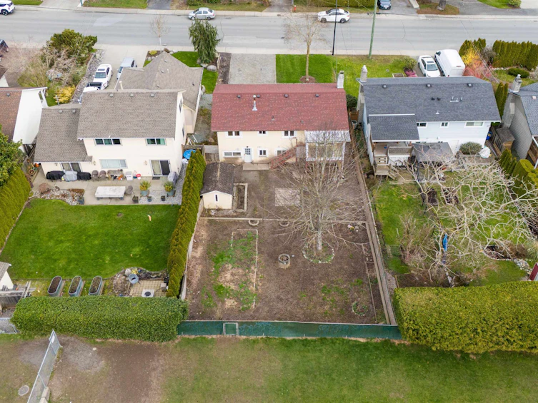 15894 Thrift Avenue, Surrey, BC, V4B 2M8 - 2