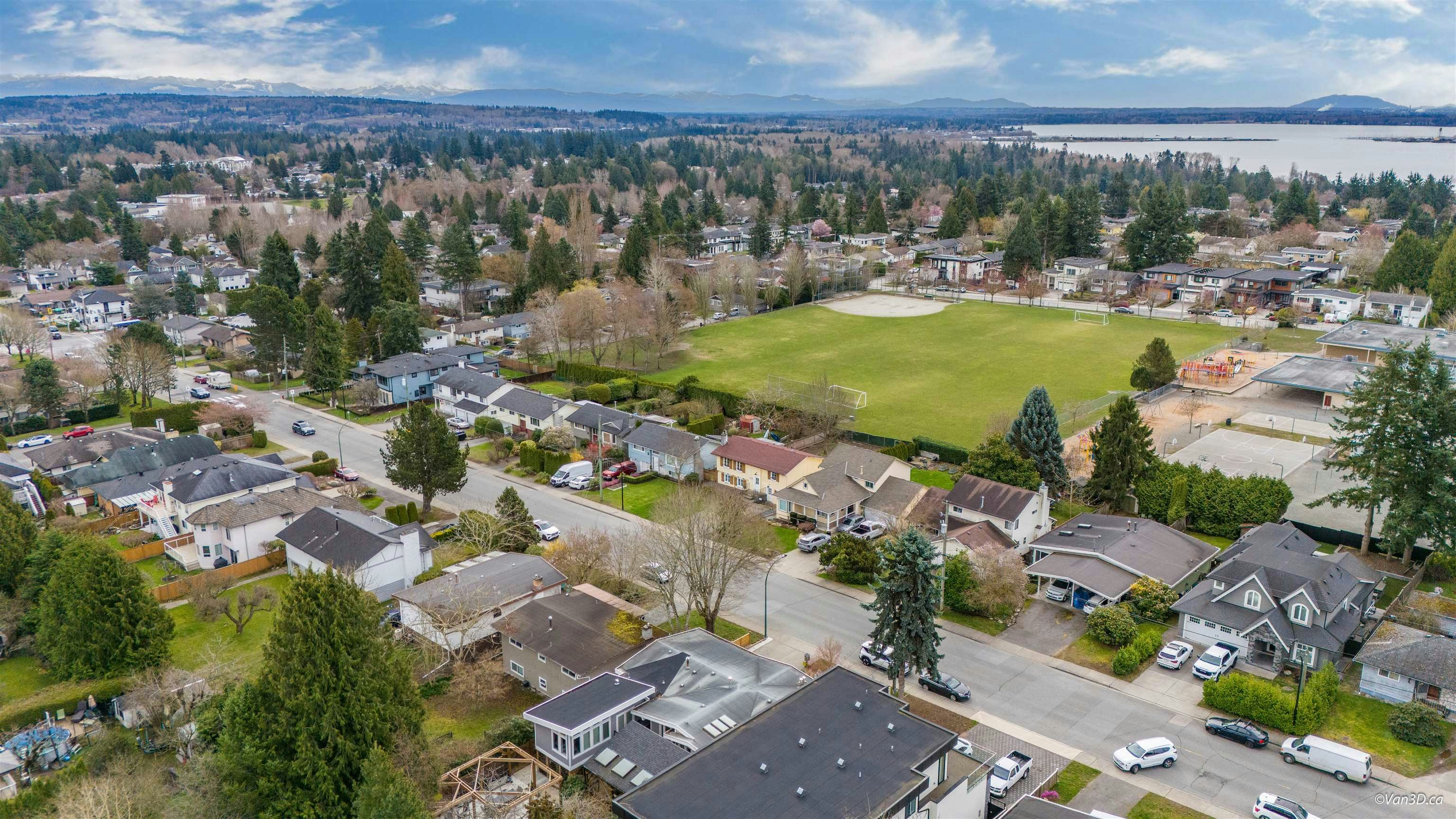 15894 Thrift Avenue, Surrey, BC, V4B 2M8 - 5