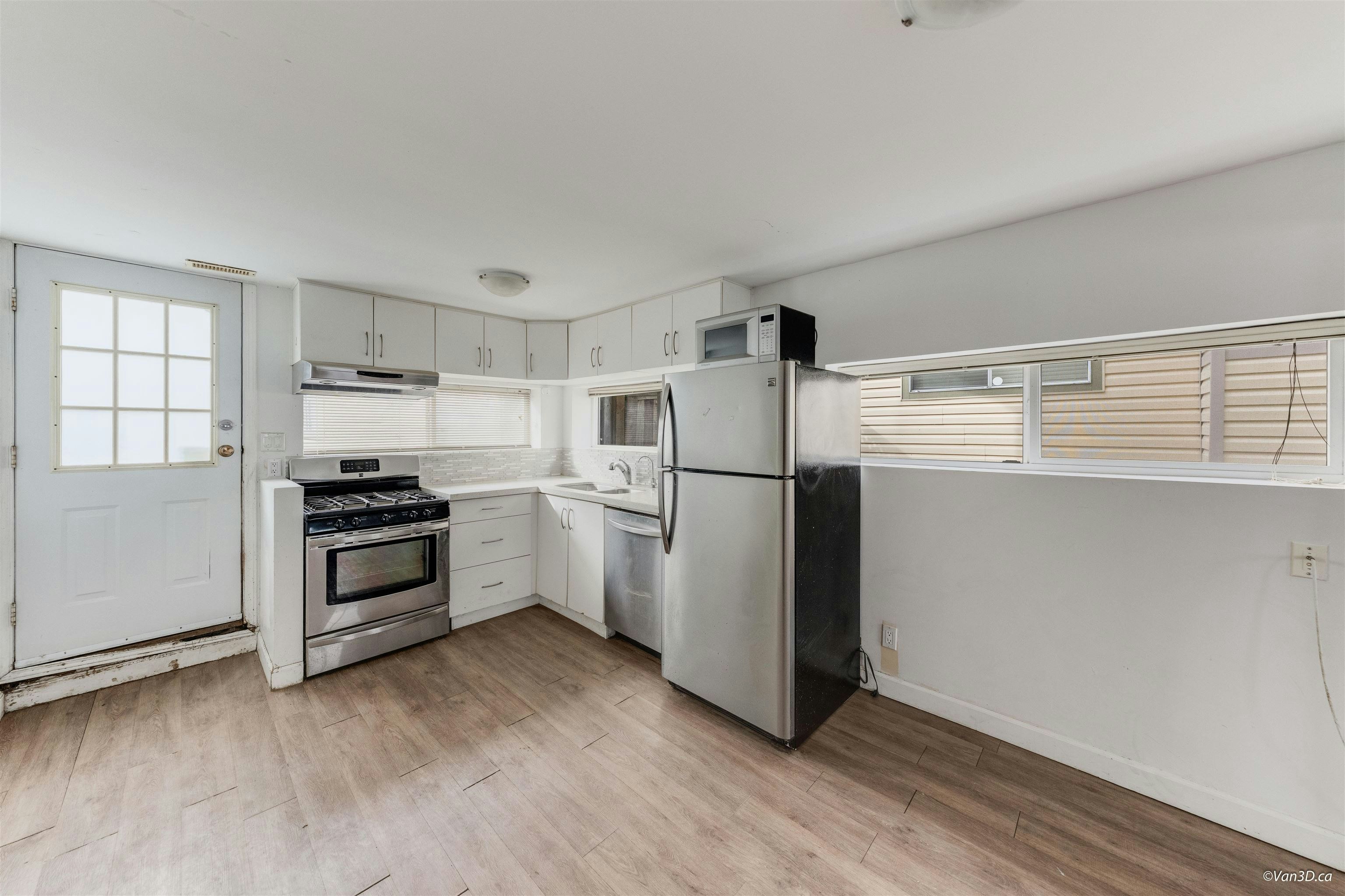 15894 Thrift Avenue, Surrey, BC, V4B 2M8 - 30