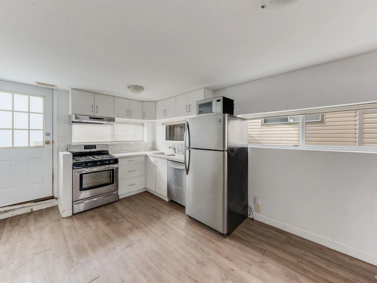 15894 Thrift Avenue, Surrey, BC, V4B 2M8 - 30
