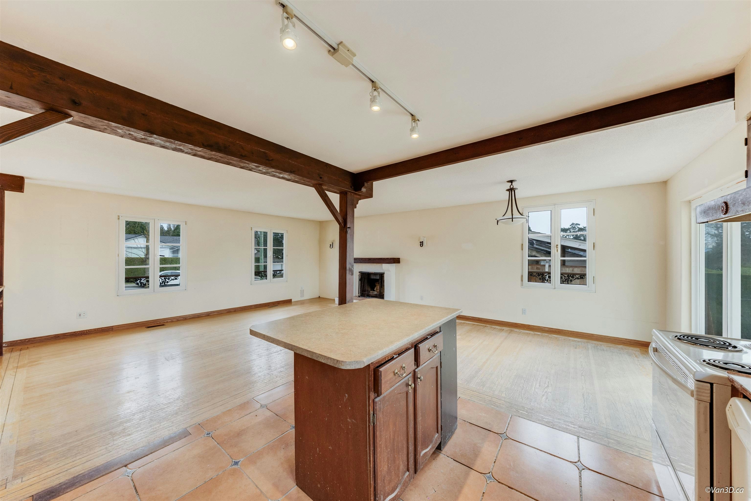 15894 Thrift Avenue, Surrey, BC, V4B 2M8 - 11