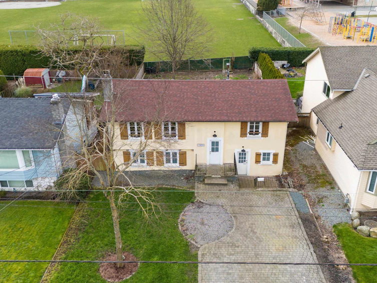 15894 Thrift Avenue, Surrey, BC, V4B 2M8