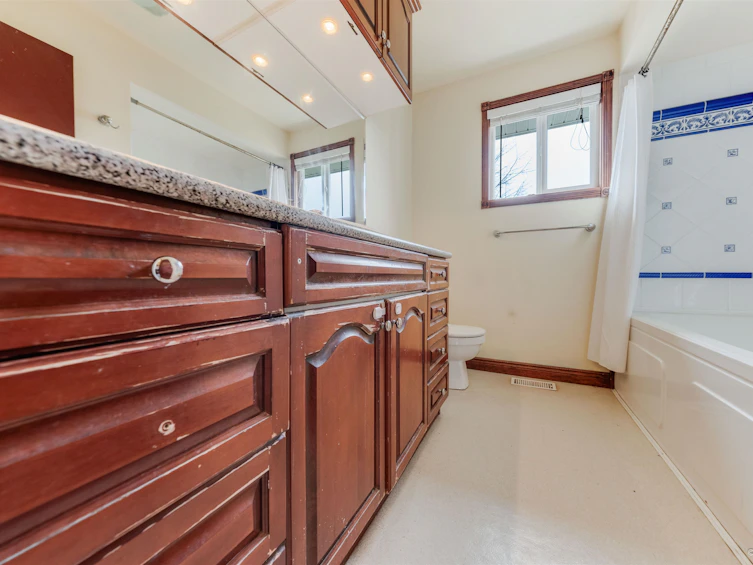 15894 Thrift Avenue, Surrey, BC, V4B 2M8 - 25