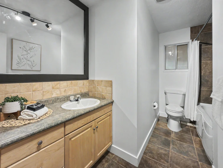 650 Park Street, Hope, BC, V0X 1L0 - 24