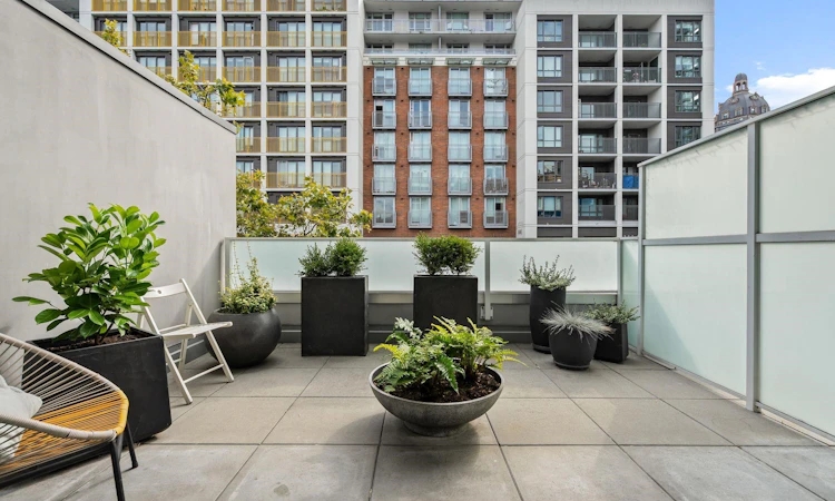 409-53 W Hastings Street