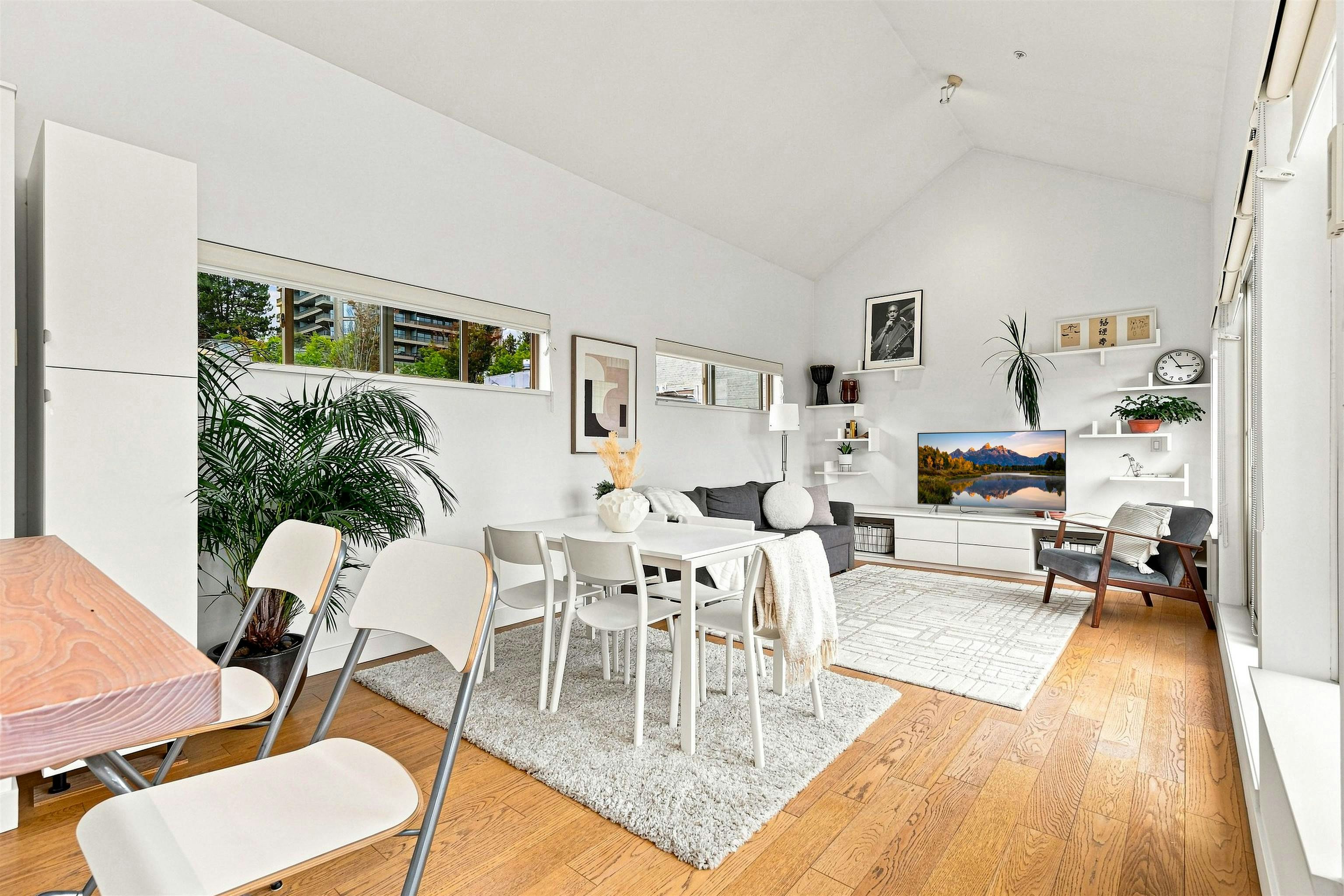 19-3737 Pender Street - 5