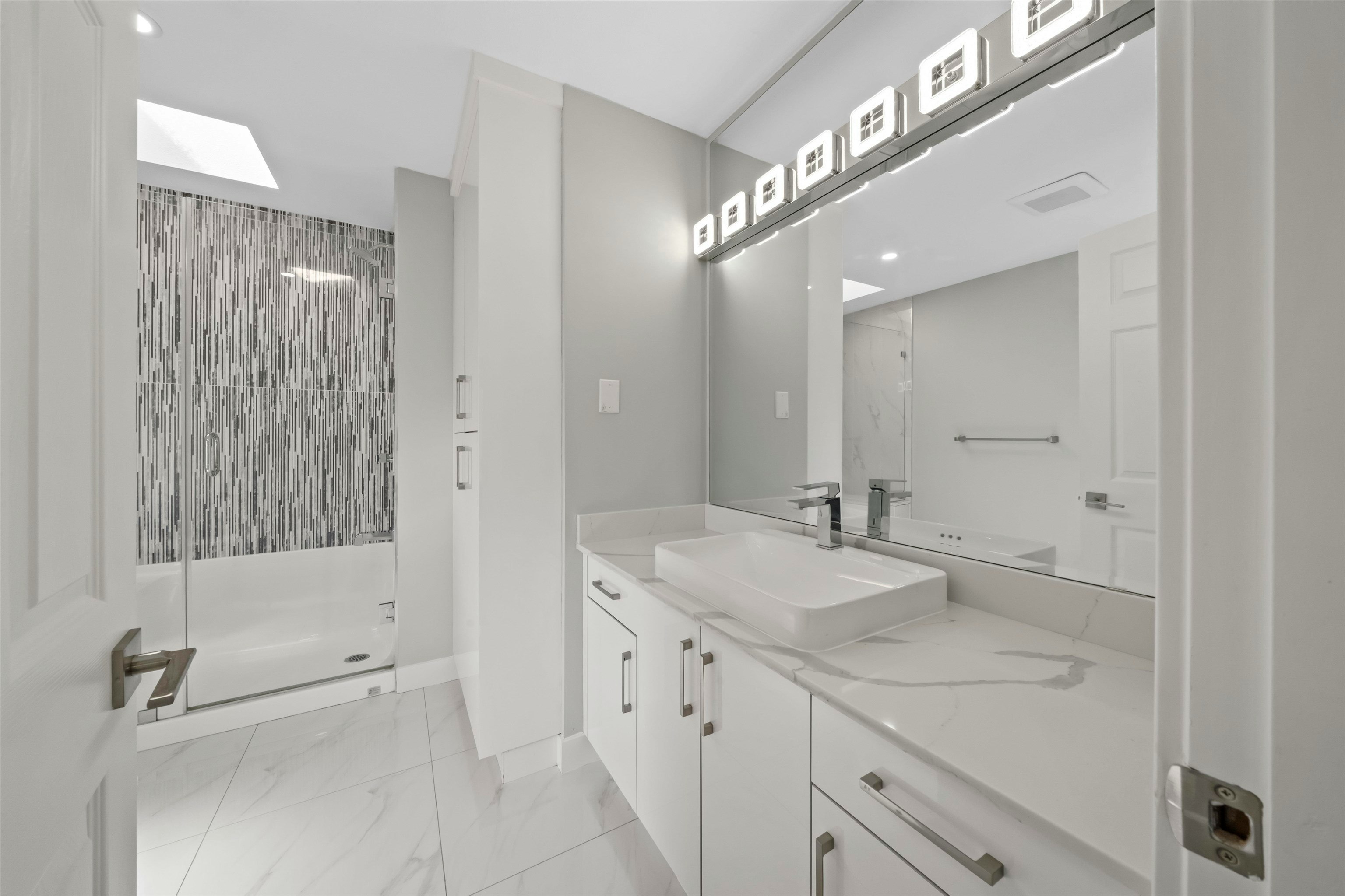 18018 60 Avenue, Surrey, BC, V3S 1V6 - 18