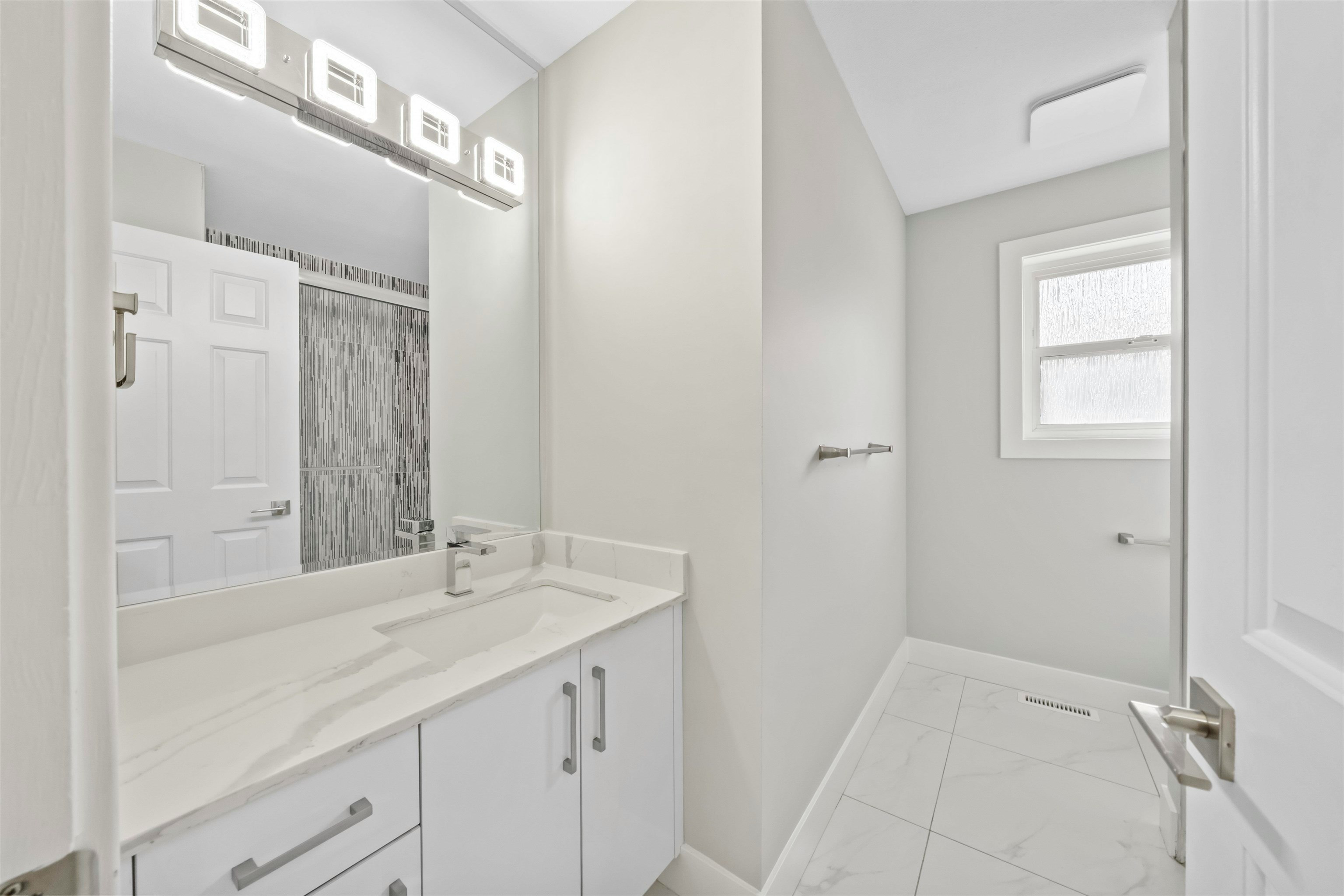 18018 60 Avenue, Surrey, BC, V3S 1V6 - 20