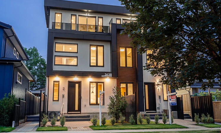 2-3638 Normandy Drive