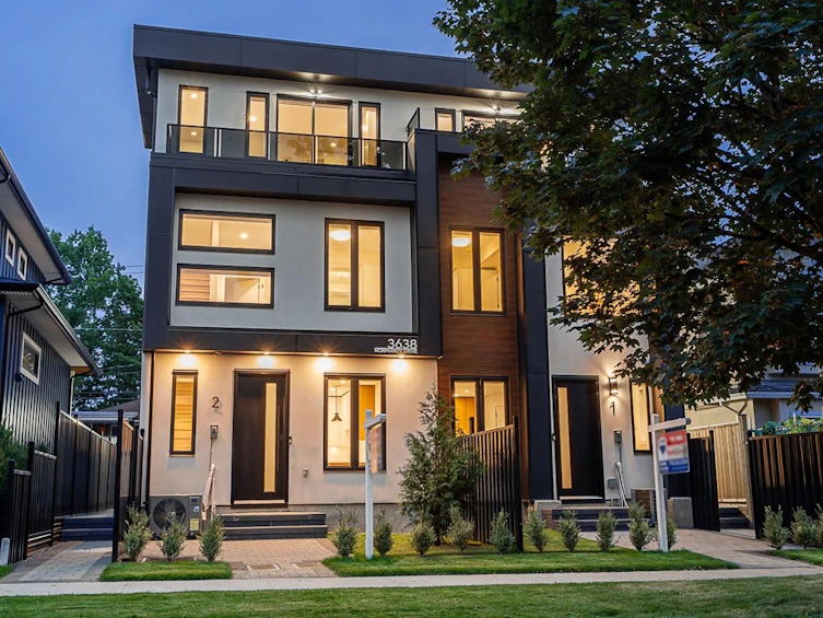2-3638 Normandy Drive, Vancouver, BC, V5M 2G3