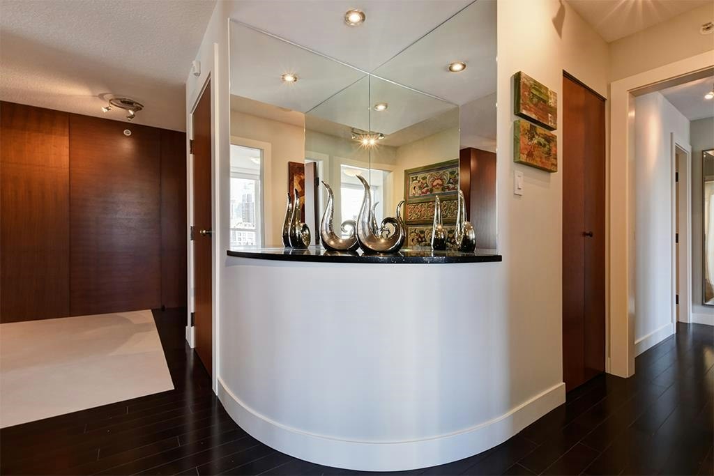 2106-1228 Marinaside Crescent, Vancouver, BC, V6Z 2W4 - 2