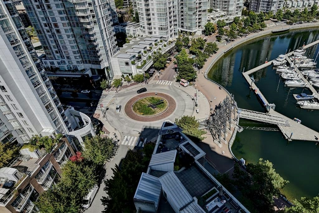2106-1228 Marinaside Crescent, Vancouver, BC, V6Z 2W4 - 9