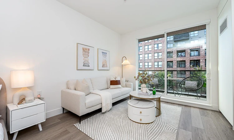 203-422 Lakewood Drive