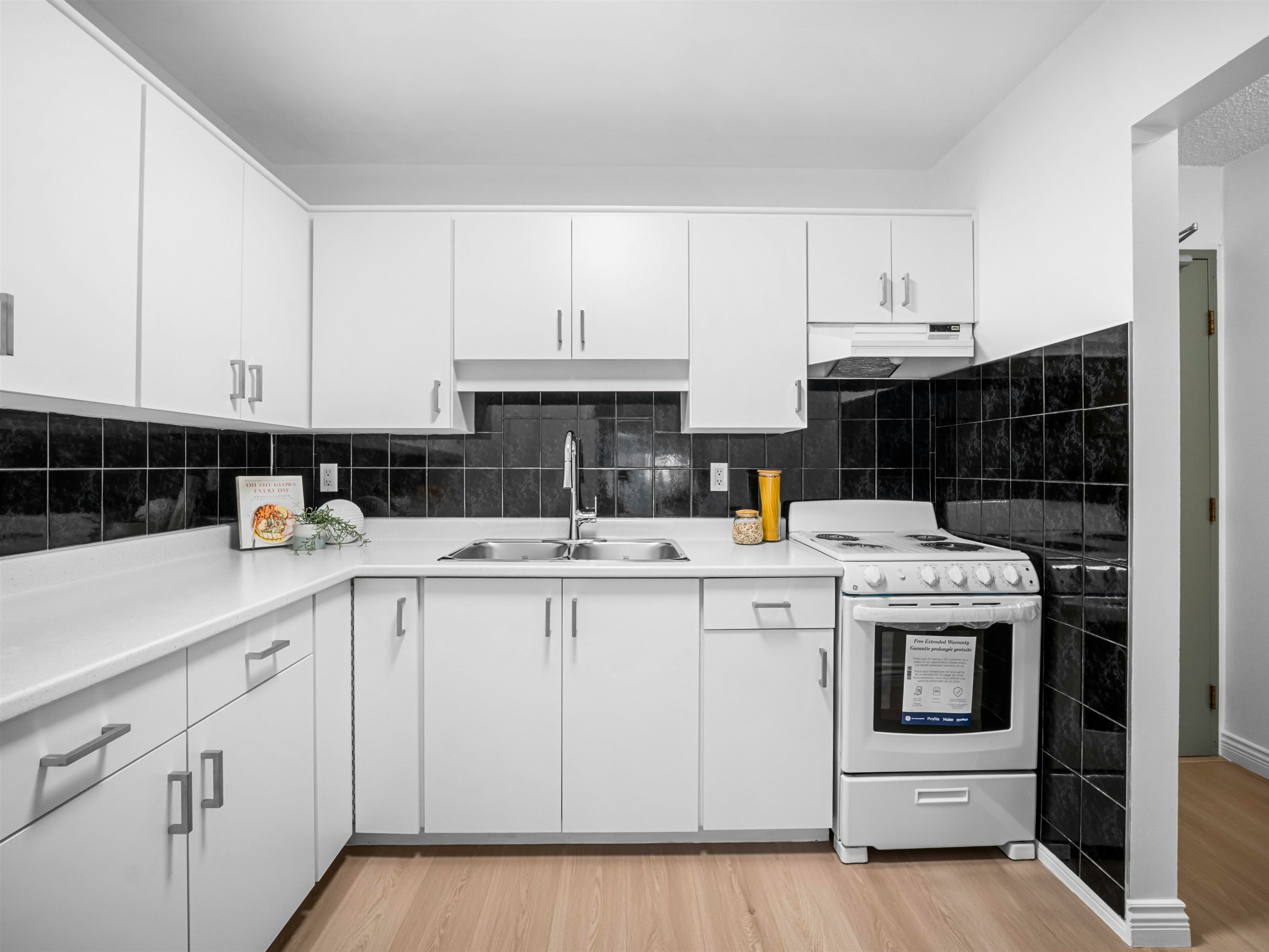 313-975 E Broadway, Vancouver, BC, V5T 1Y3 - 9