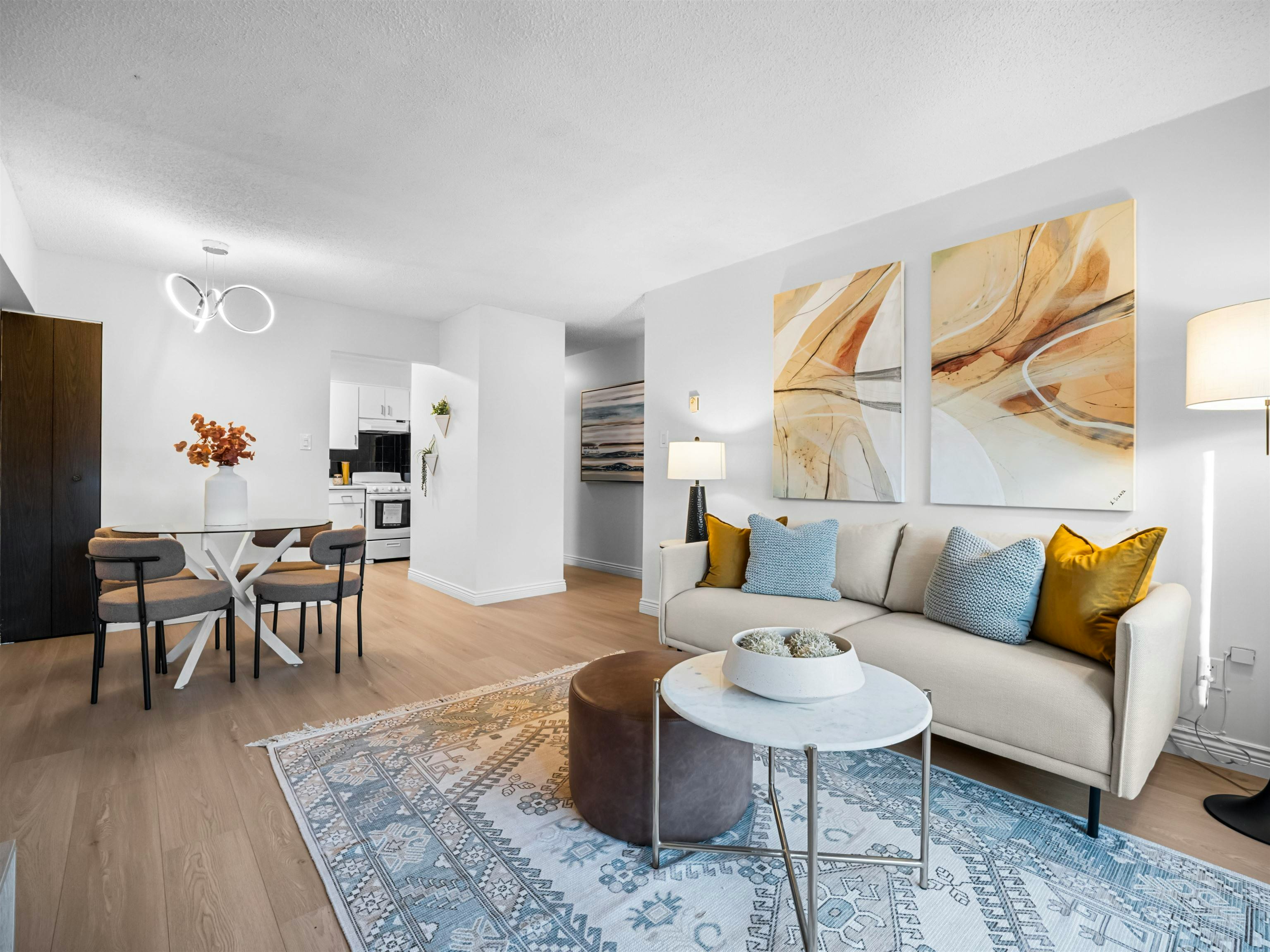 313-975 E Broadway, Vancouver, BC, V5T 1Y3