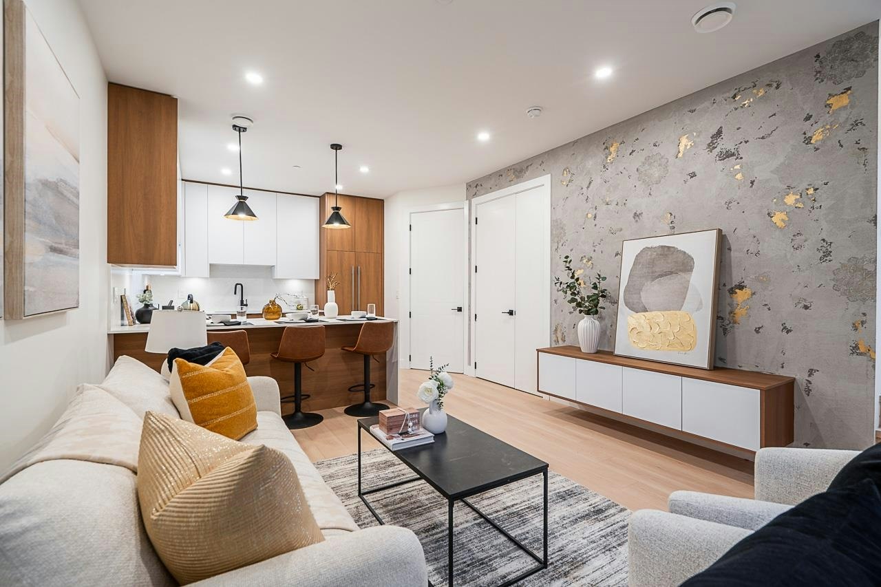 3-3638 Normandy Drive - 3