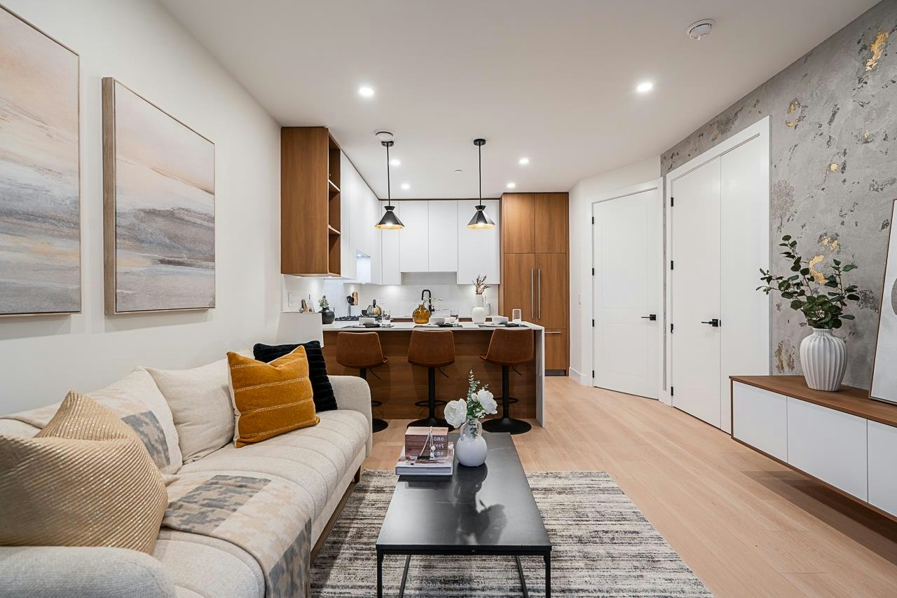 3-3638 Normandy Drive - 2