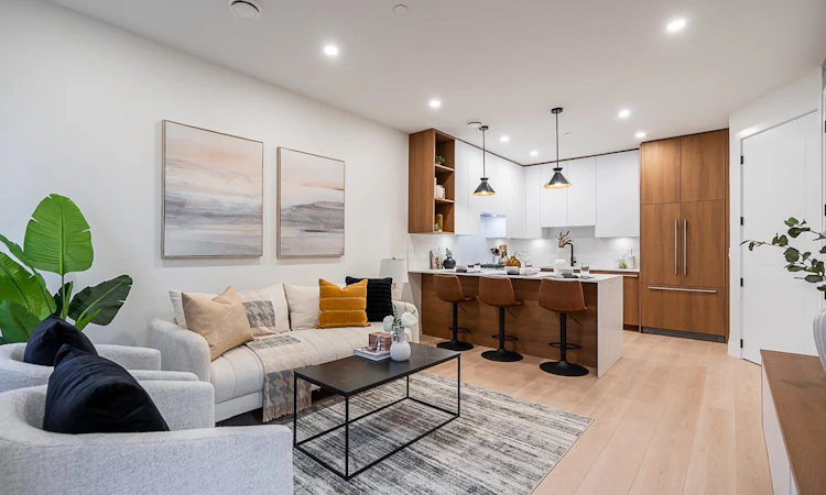 3-3638 Normandy Drive