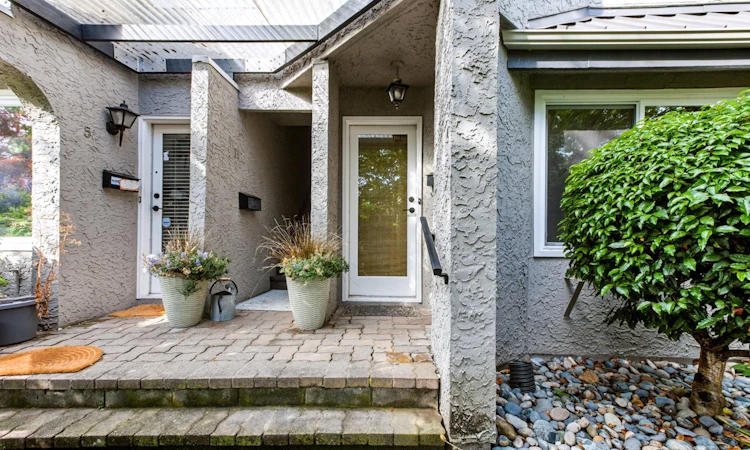 4-15971 Marine Drive