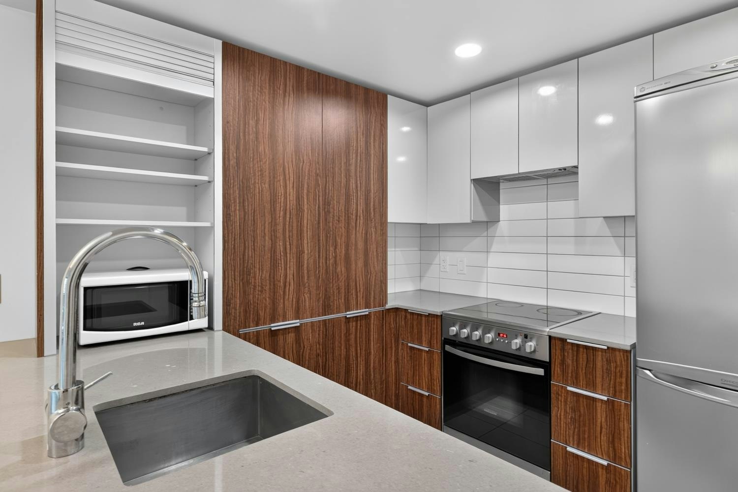 410-1088 Richards Street - 4