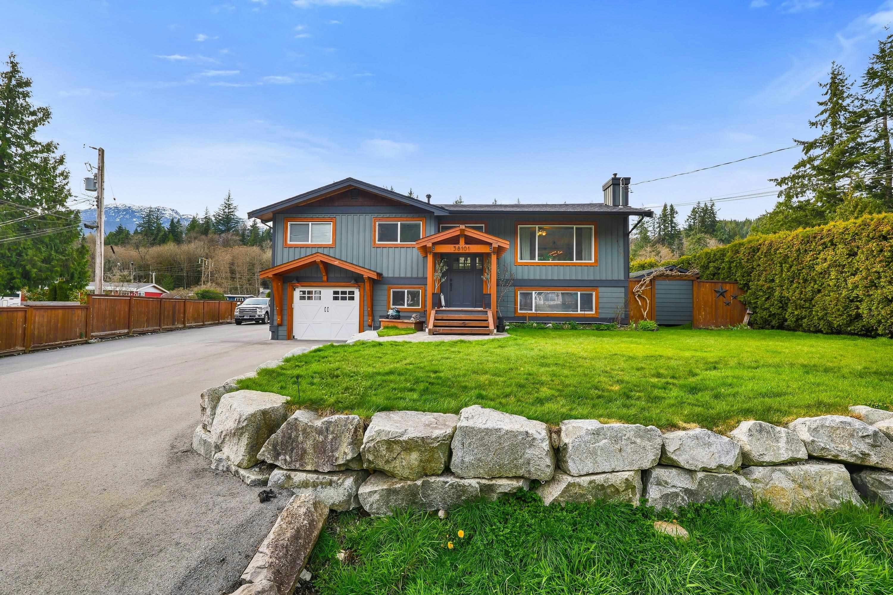 38101 Chestnut Avenue, Squamish, BC, V8B 0X6