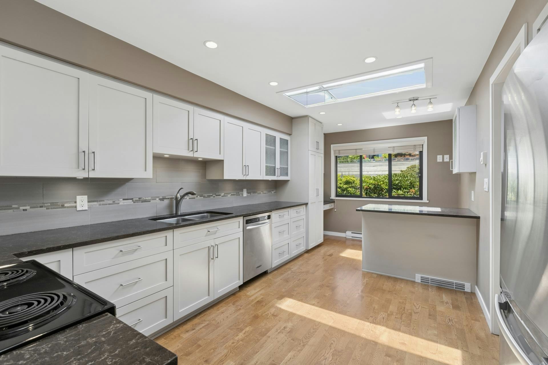 8-2206 Folkestone Way, West Vancouver, BC, V7S 2X7 - 11