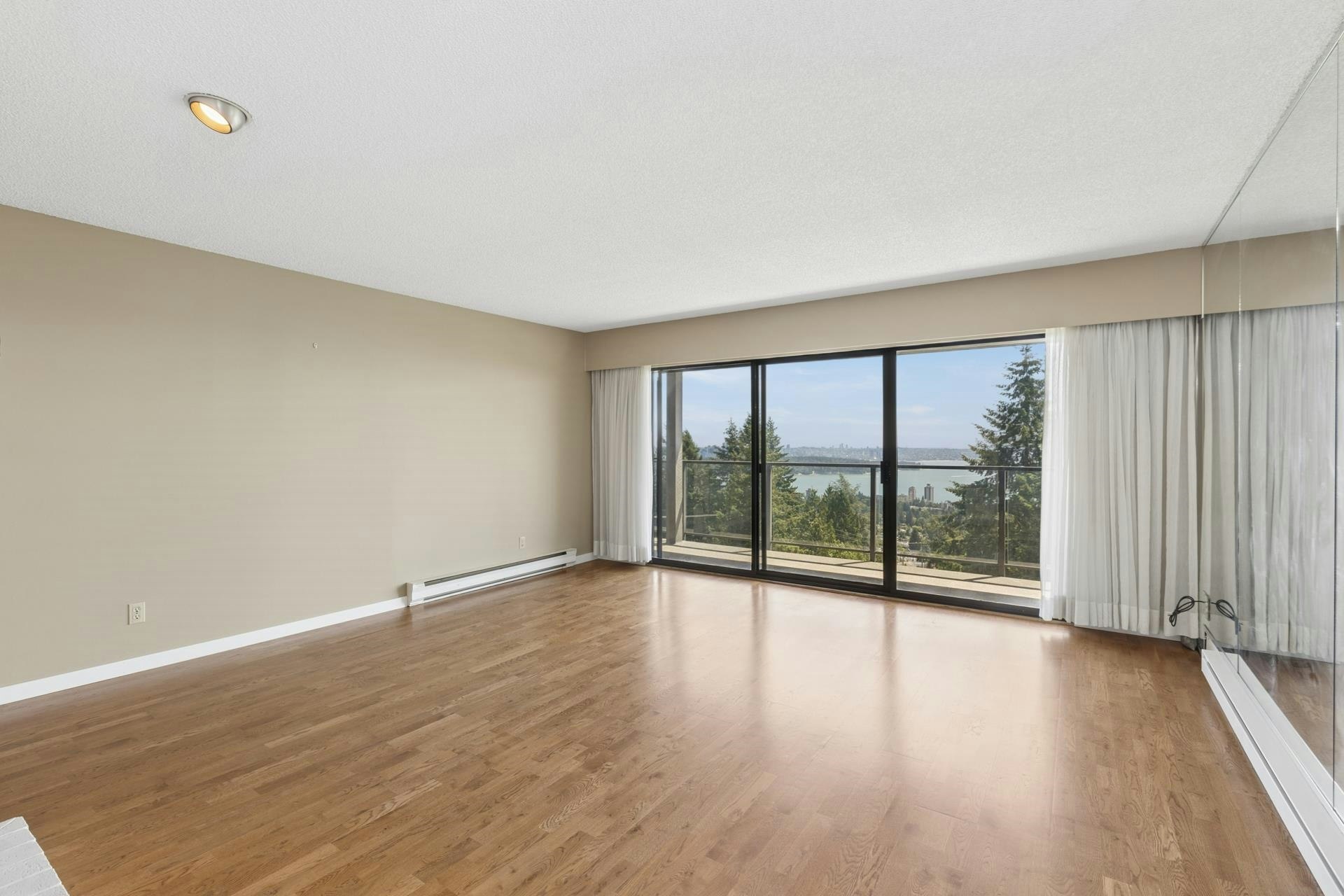 8-2206 Folkestone Way, West Vancouver, BC, V7S 2X7 - 2