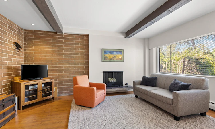 309-1535 Nelson Street