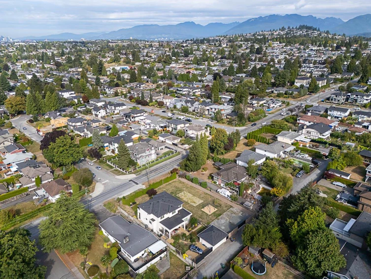 1988 Kensington Avenue, Burnaby, BC, V5B 4E1 - 14