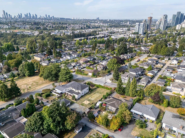 1988 Kensington Avenue, Burnaby, BC, V5B 4E1 - 16