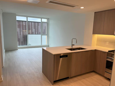 502-1471 Hunter Street - 4