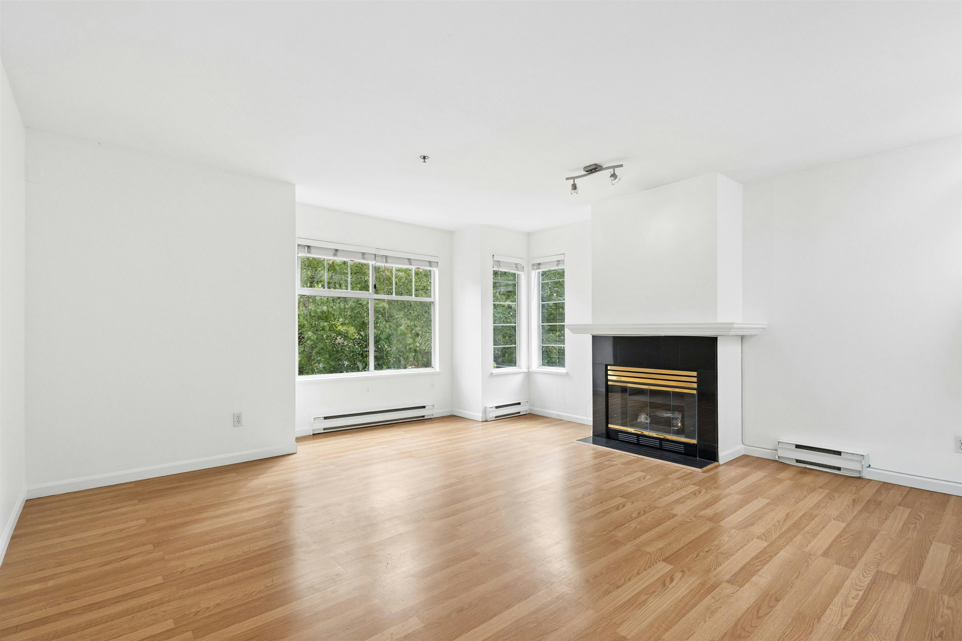 5-4149 Sophia Street - 5