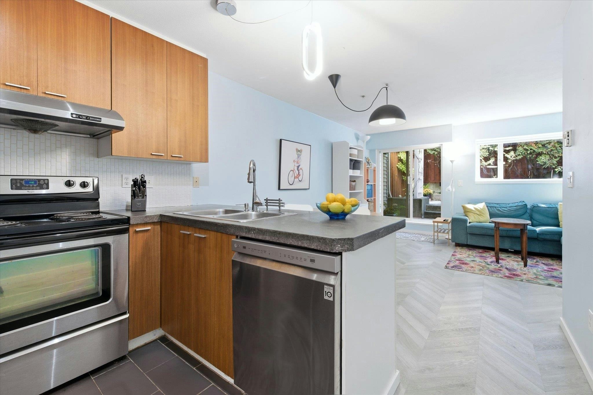 102-788 E 8th Avenue, Vancouver, BC, V5T 1T4 - 2