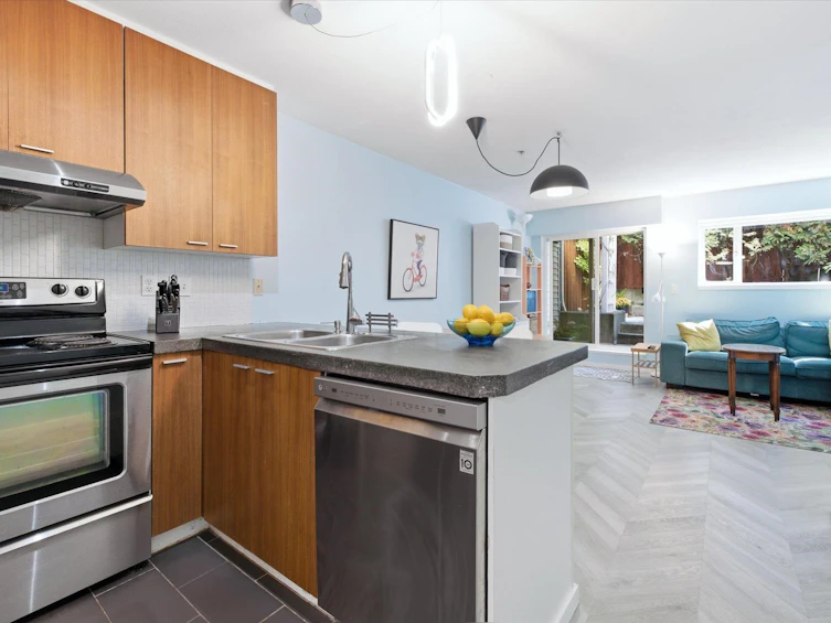 102-788 E 8th Avenue, Vancouver, BC, V5T 1T4 - 2