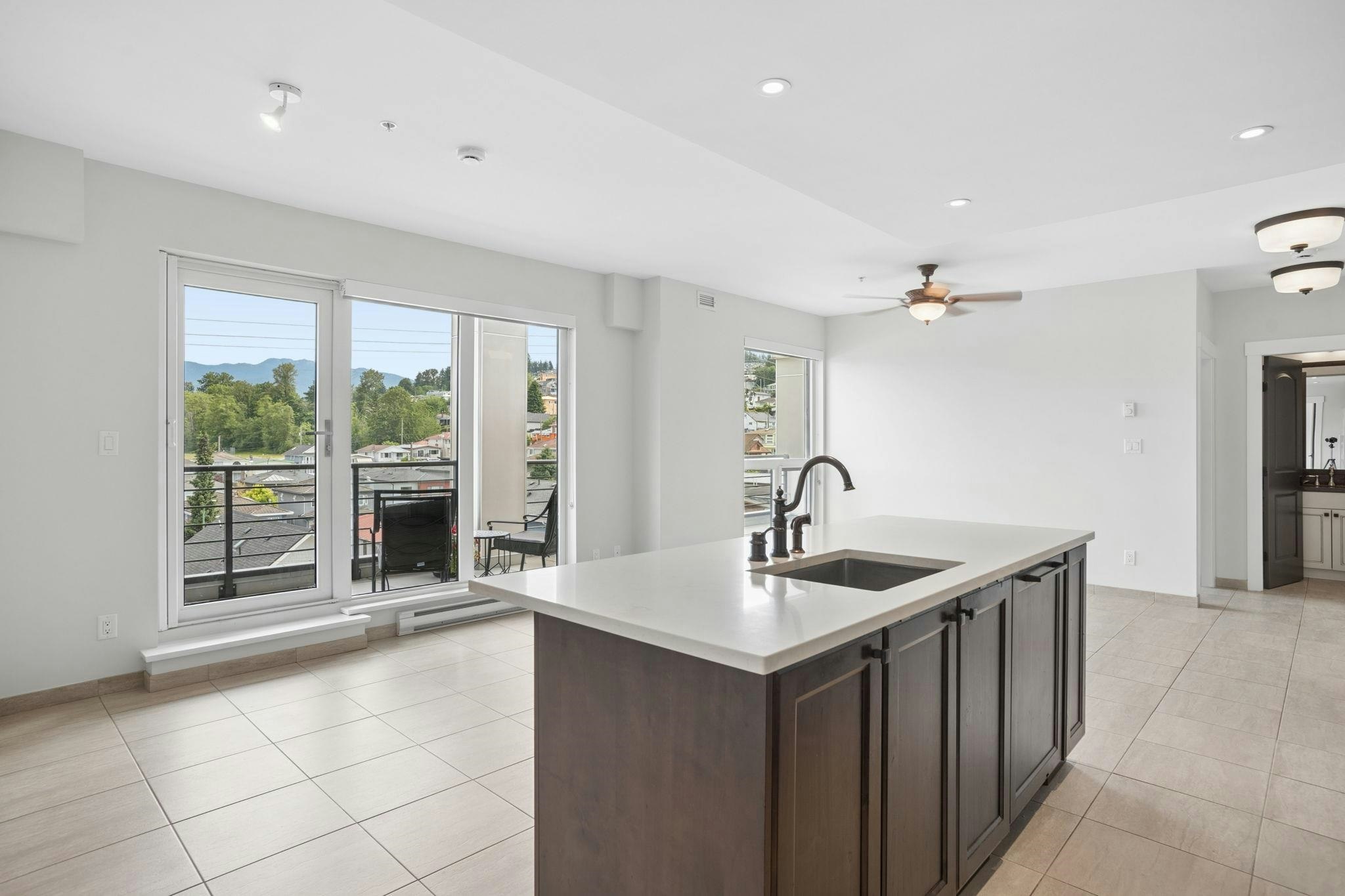 301-4721 Hastings Street - 5