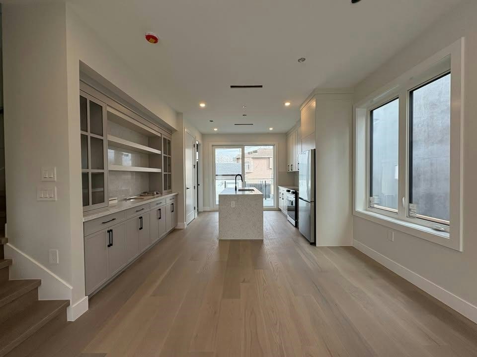 6866 Ontario St, Vancouver, BC, V5X 3B3 - 2