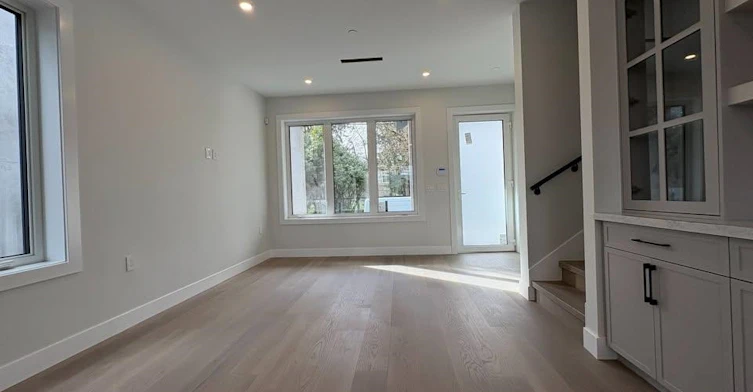6866 Ontario St, Vancouver, BC, V5X 3B3 - 12
