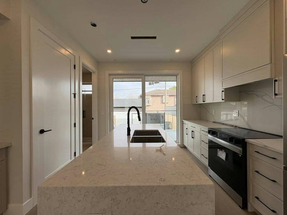6866 Ontario St, Vancouver, BC, V5X 3B3 - 10